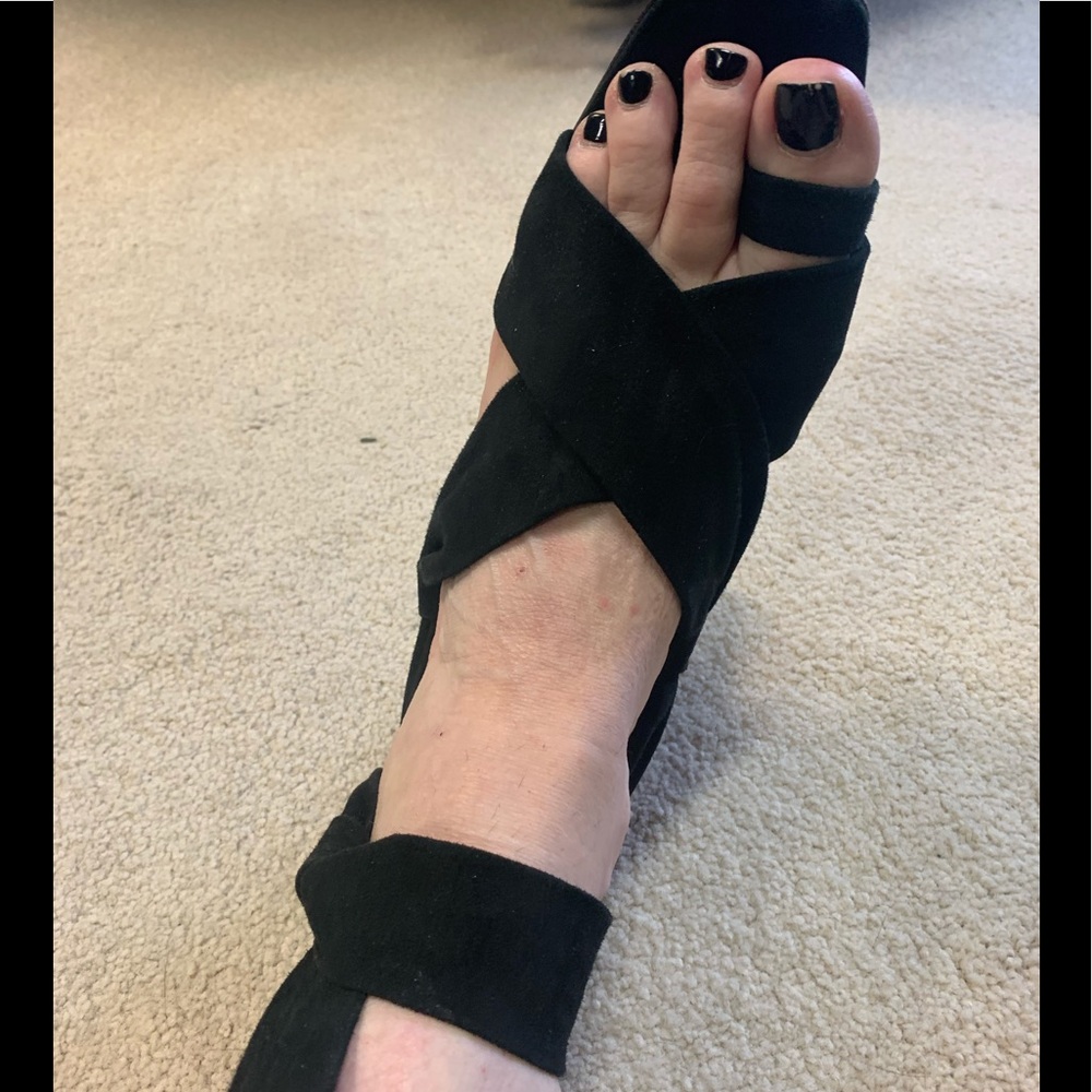Kenneth Cole heel with toe strap and ankle tie